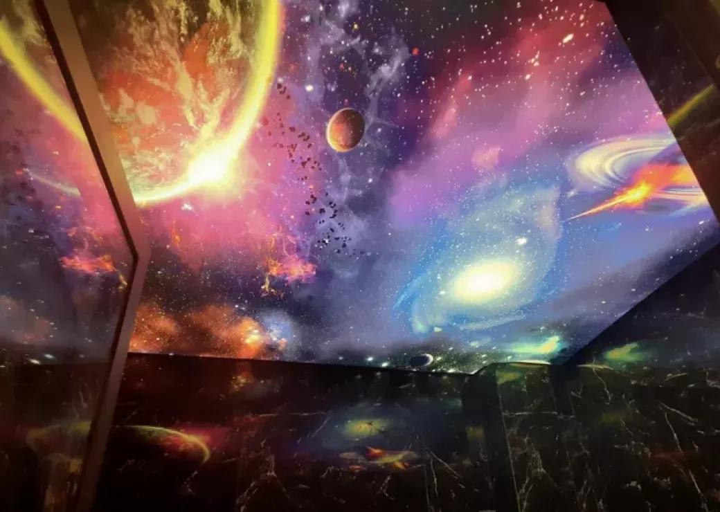 Trần xuyên sáng 7 màu -  Phòng xem Phim Vũng Tàu 