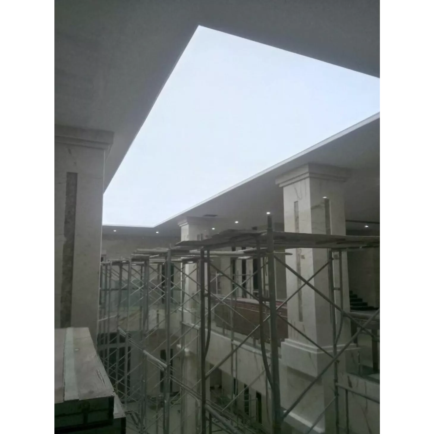 TRẦN ÁNH SÁNG TRẮNG - MẪU 4