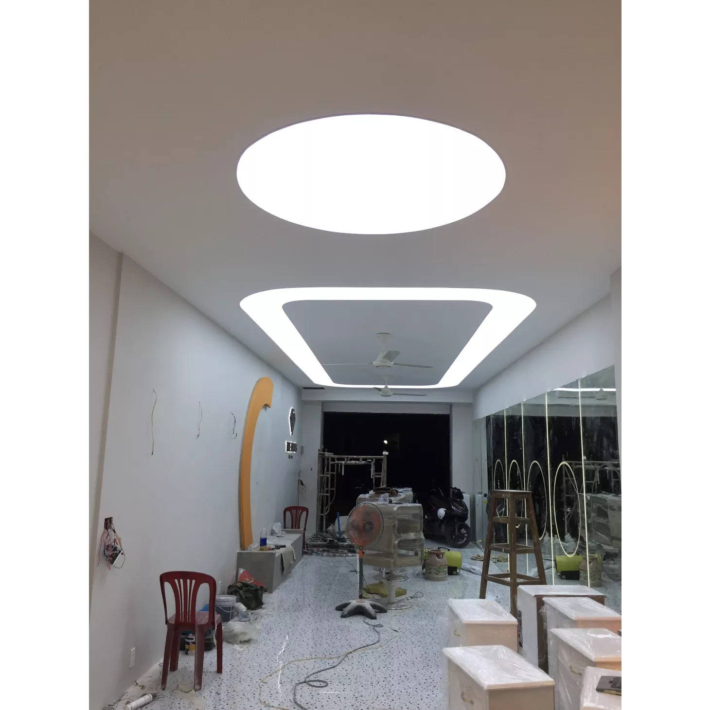 TRẦN ÁNH SÁNG TRẮNG - MẪU 5